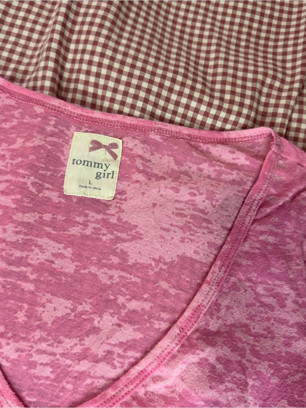 Y2K Tommy Hilfiger Pink V-Neck Graphic Tee - Picture 5 of 9